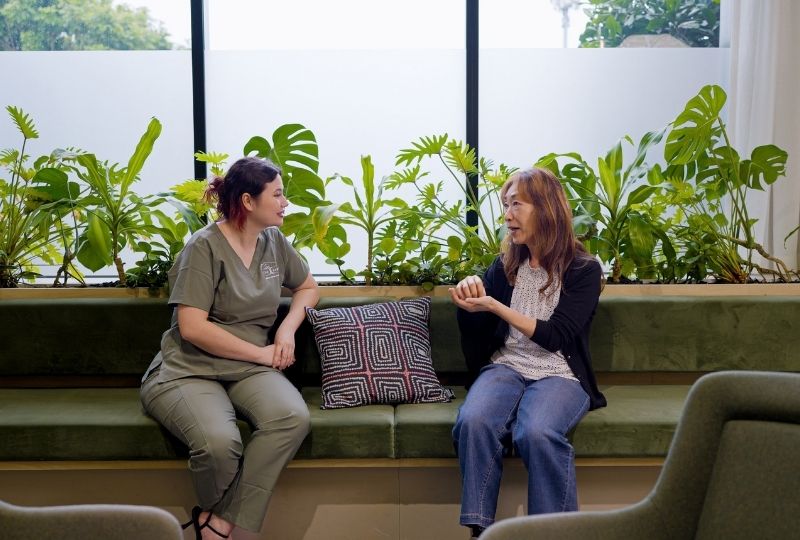 Nurse talking to Patient
